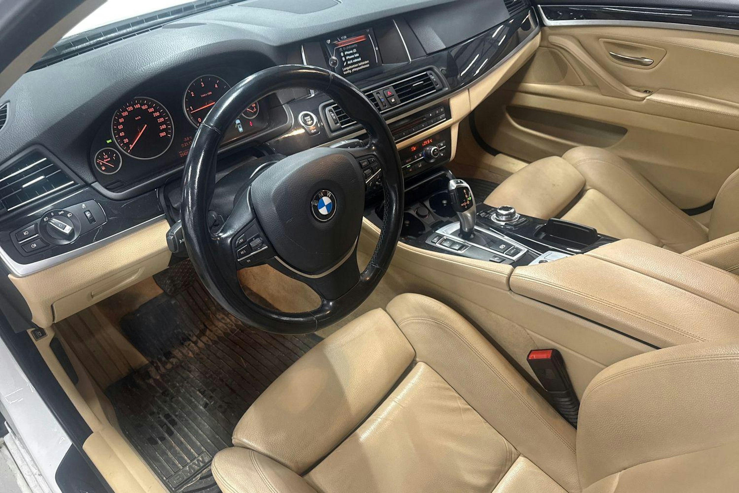 valkoinen BMW 518 2015 kuva 3.