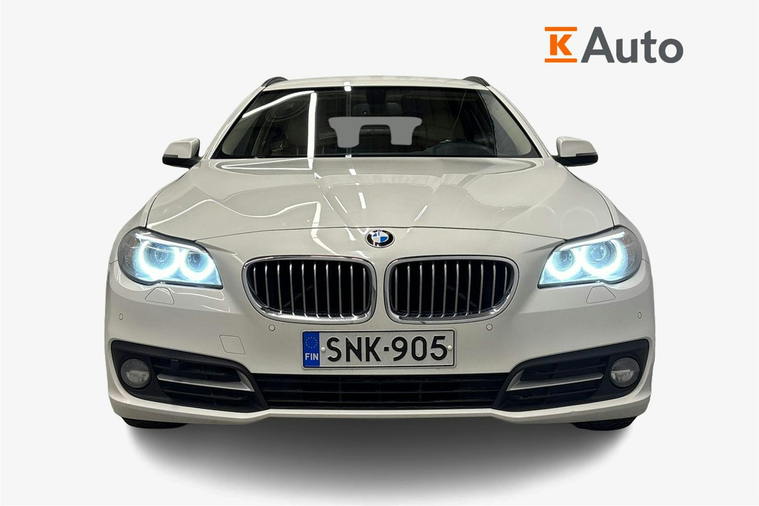 valkoinen BMW 518 2015 kuva 5.