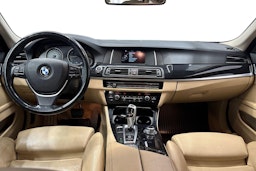 valkoinen BMW 518 2015 kuva 9.