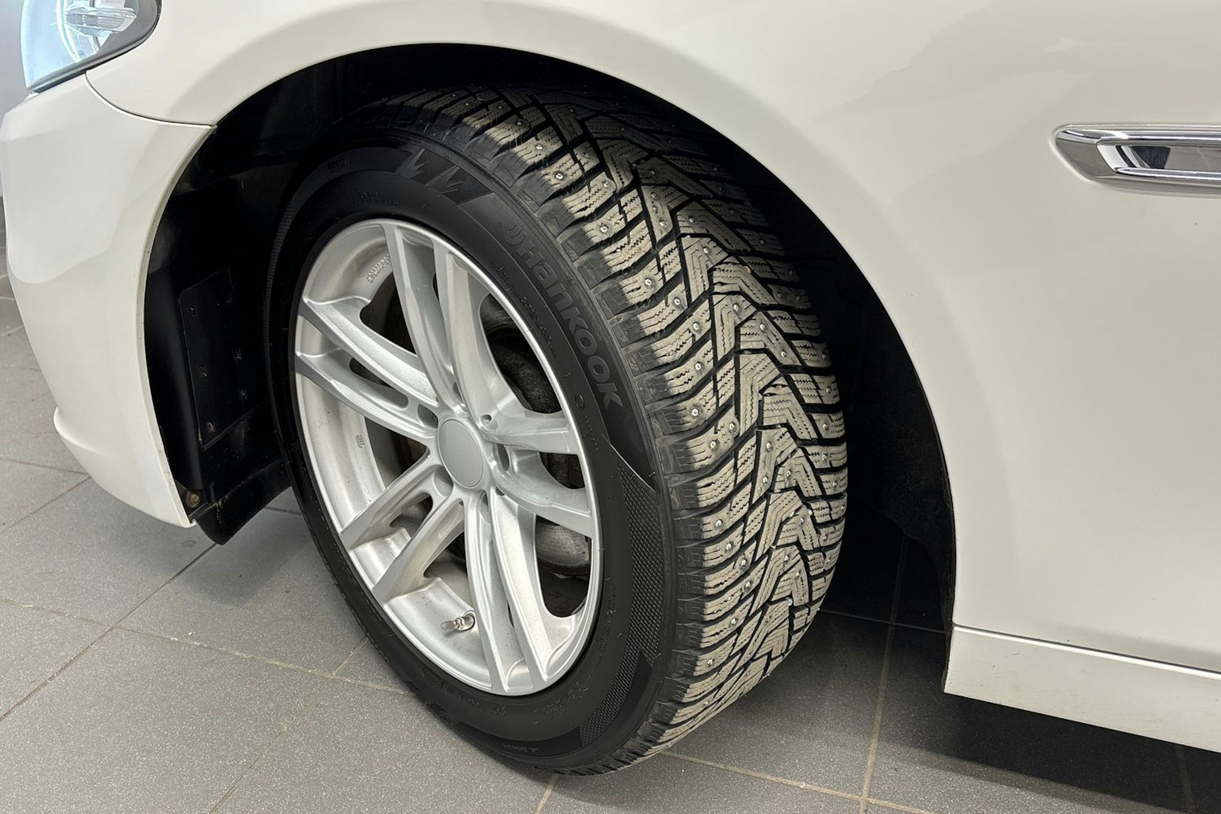 valkoinen BMW 518 2015 kuva 13.