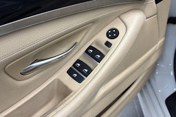 valkoinen BMW 518 2015 kuva 16.