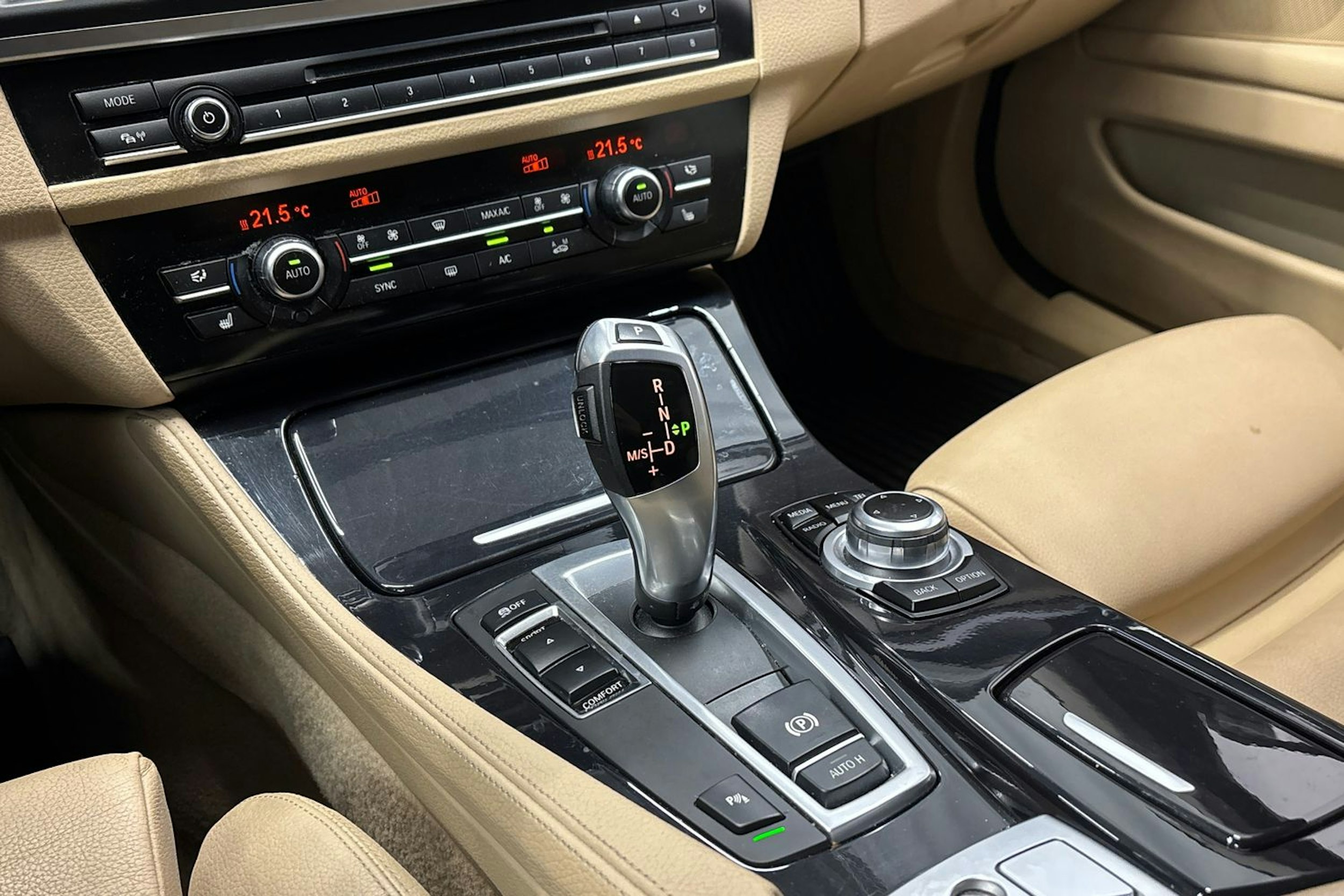 valkoinen BMW 518 2015 kuva 24.