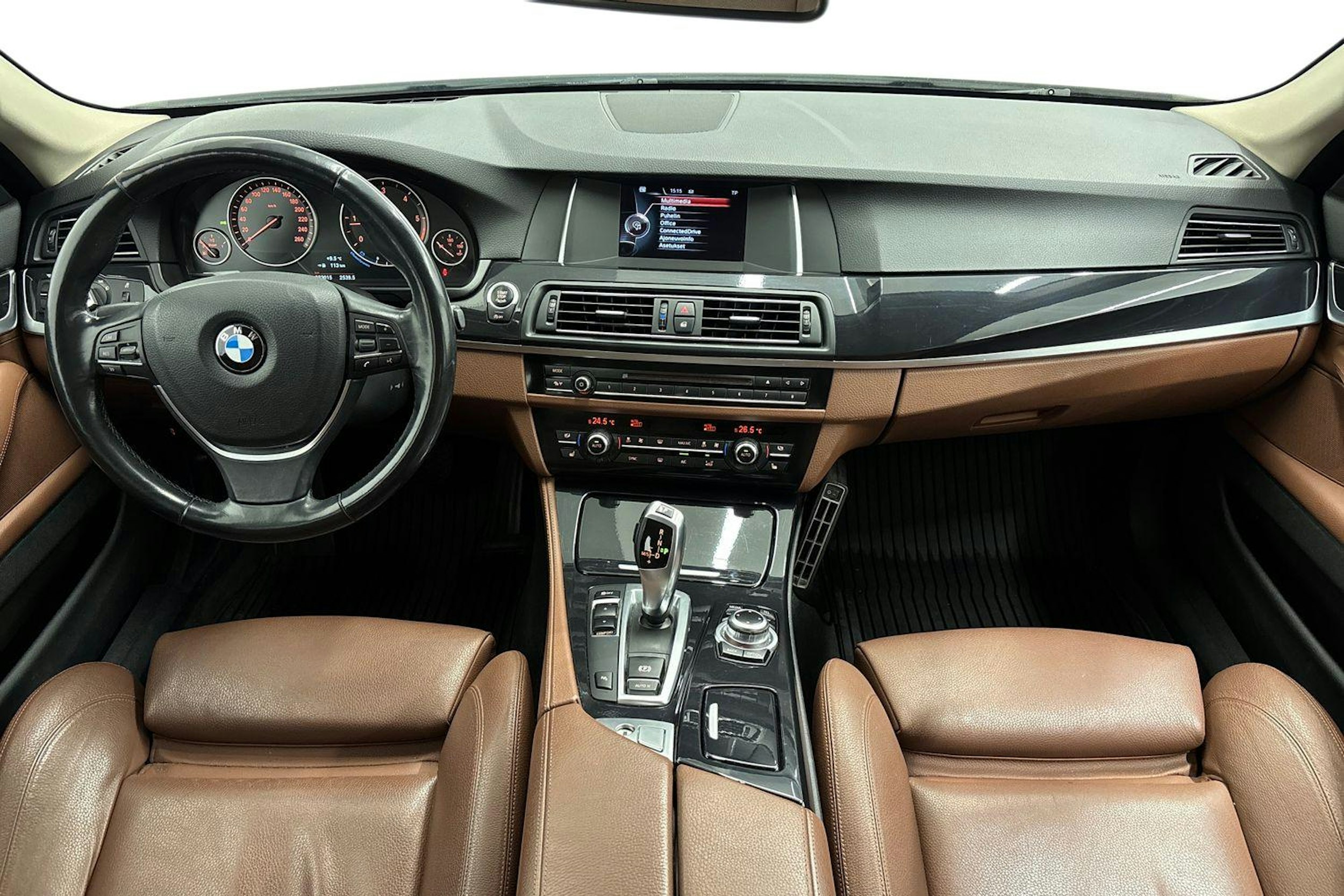 valkoinen BMW 518 2016 kuva 9.