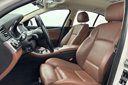 valkoinen BMW 518 2016 kuva 14.