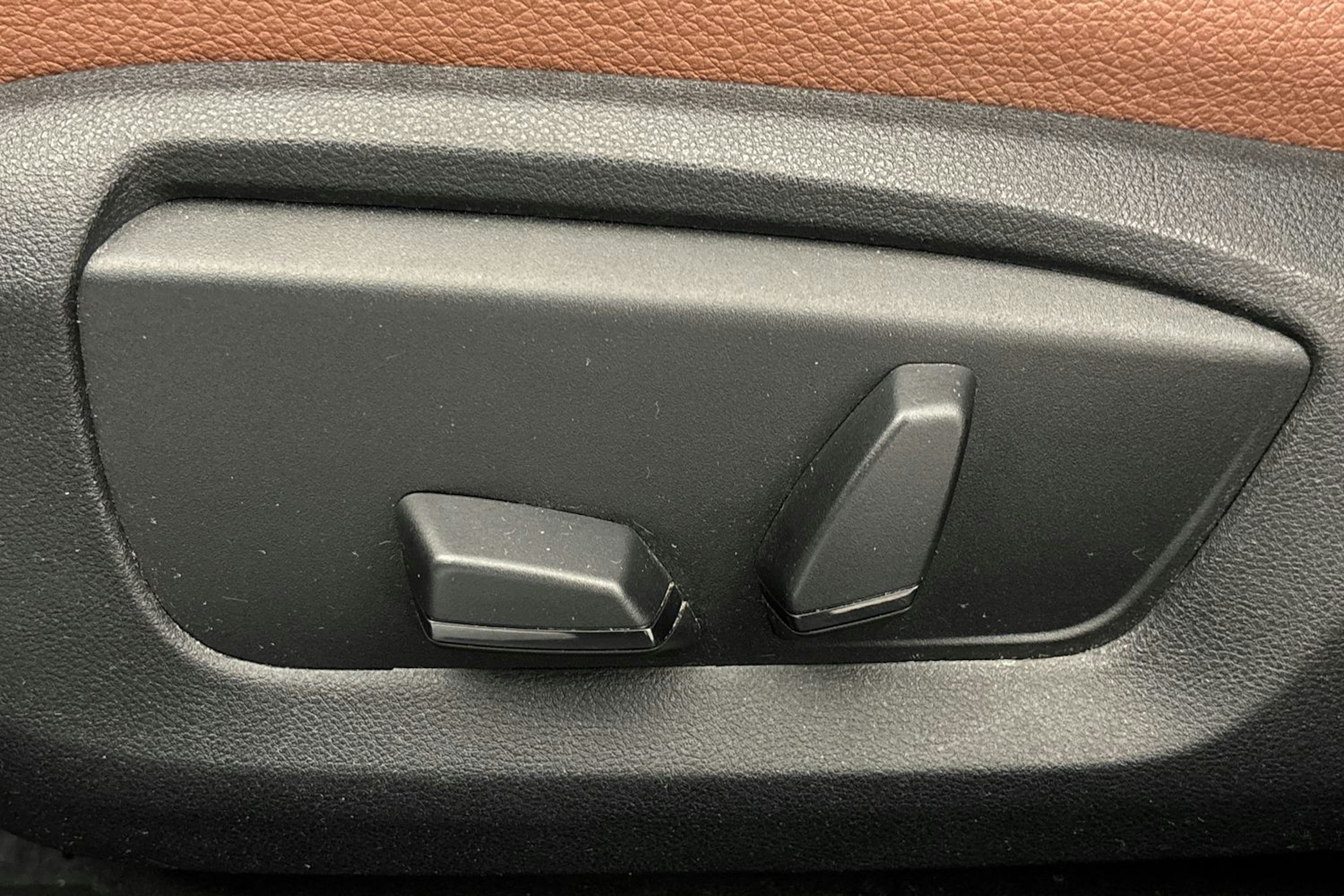 valkoinen BMW 518 2016 kuva 15.