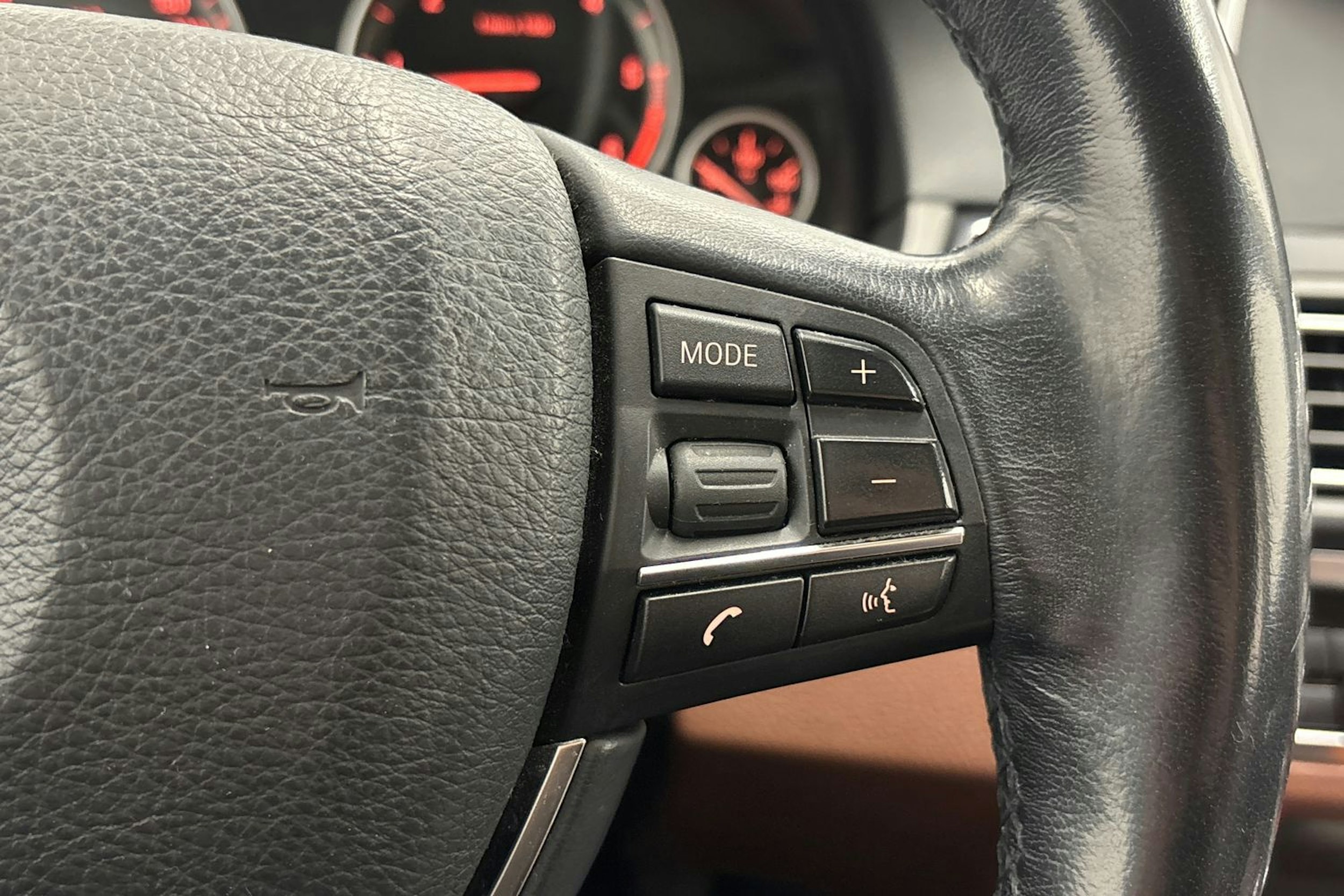 valkoinen BMW 518 2016 kuva 18.