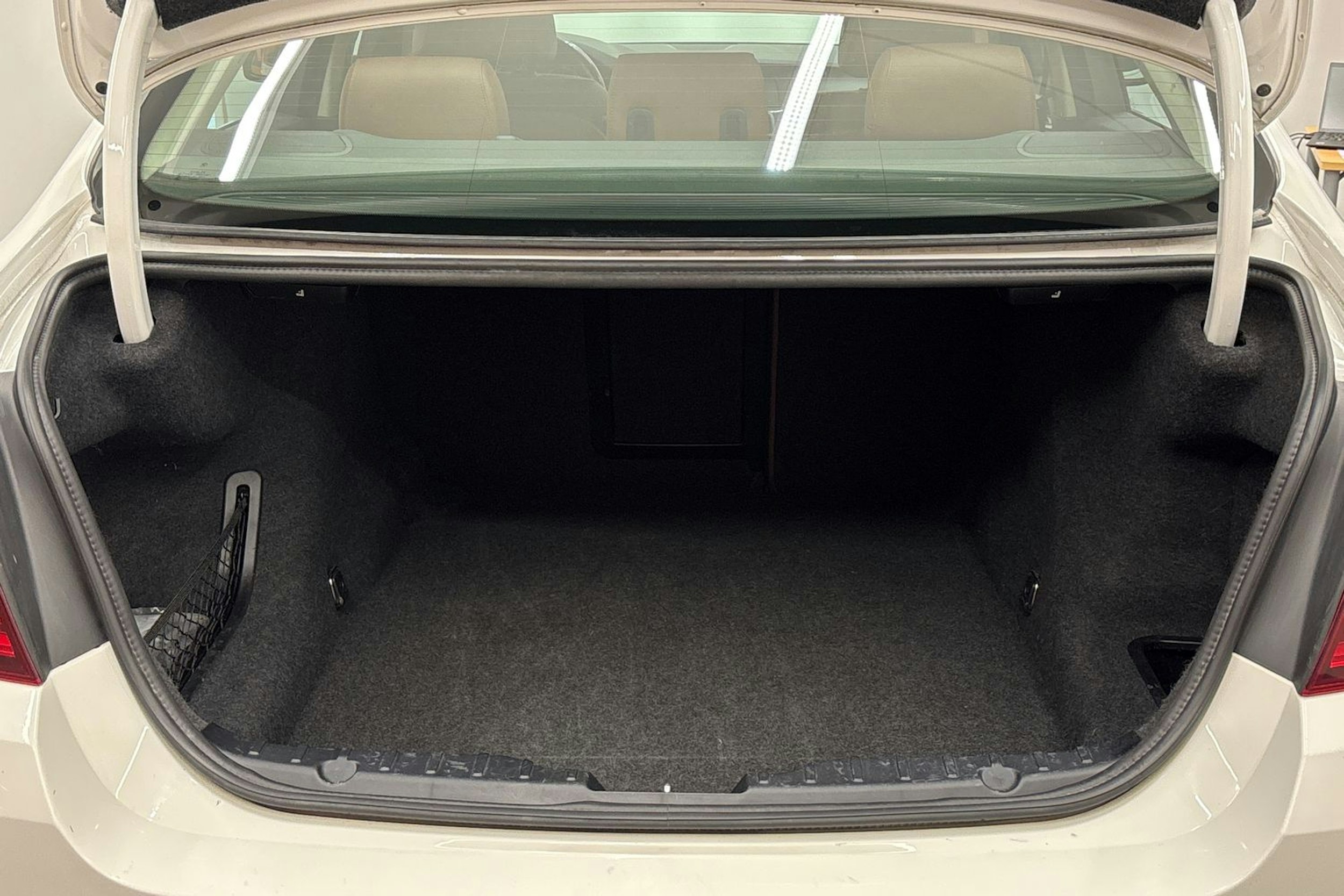 valkoinen BMW 518 2016 kuva 22.