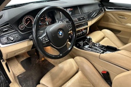 musta BMW 518 2016 kuva 3.