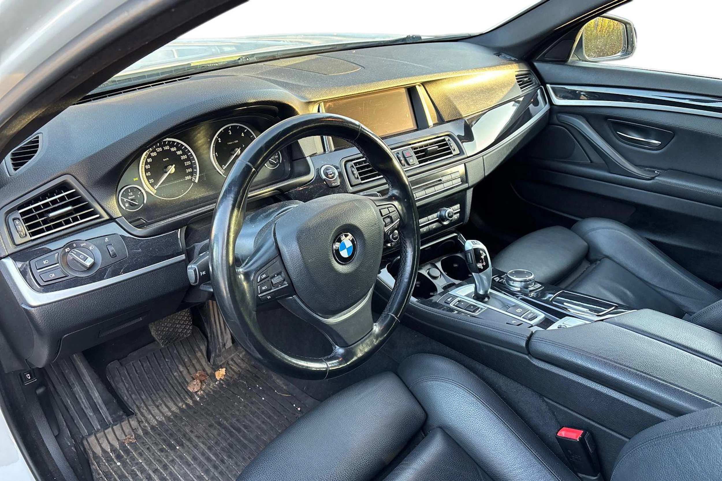 valkoinen BMW 518 2016 kuva 3.