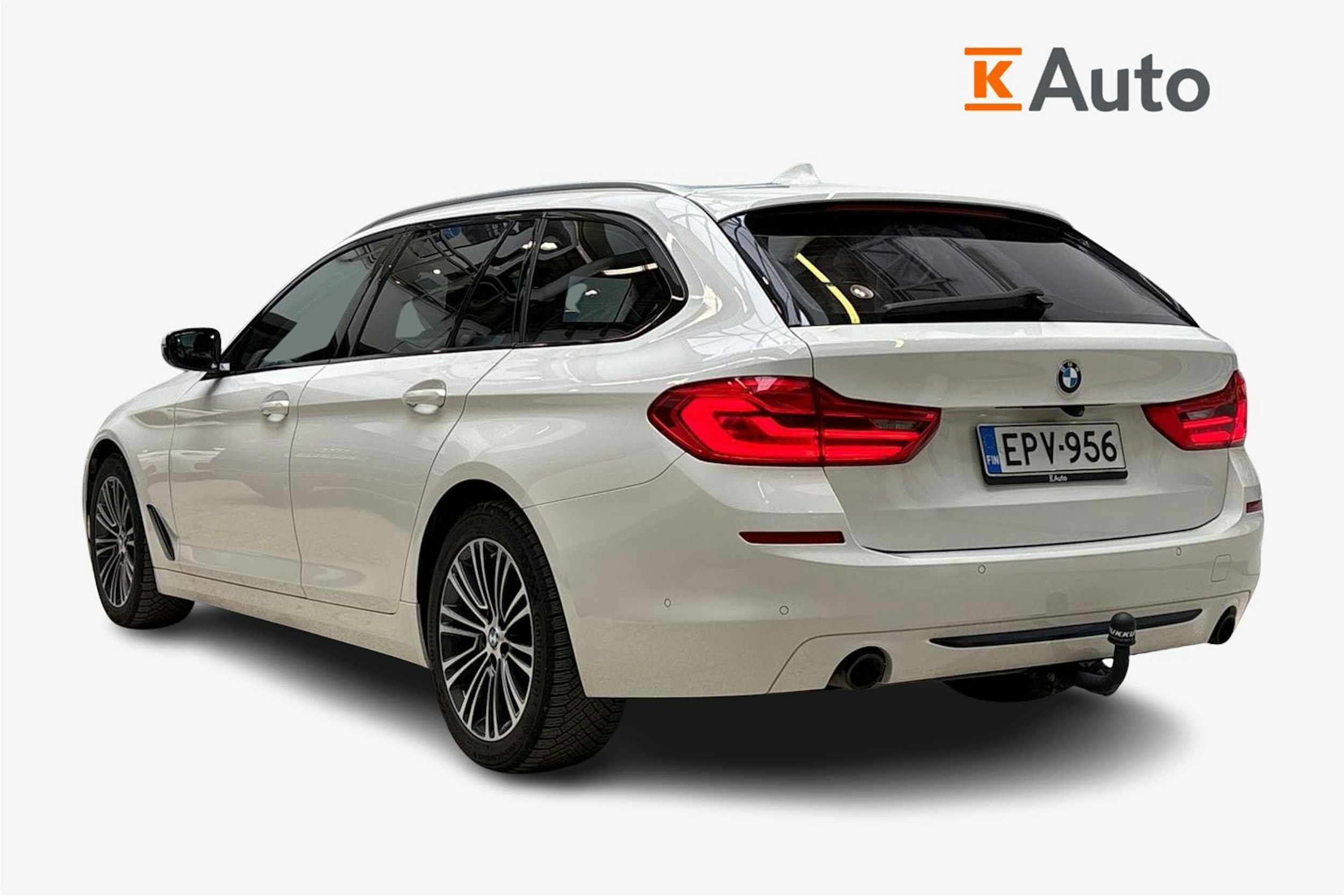 valkoinen BMW 518 2019 kuva 2.