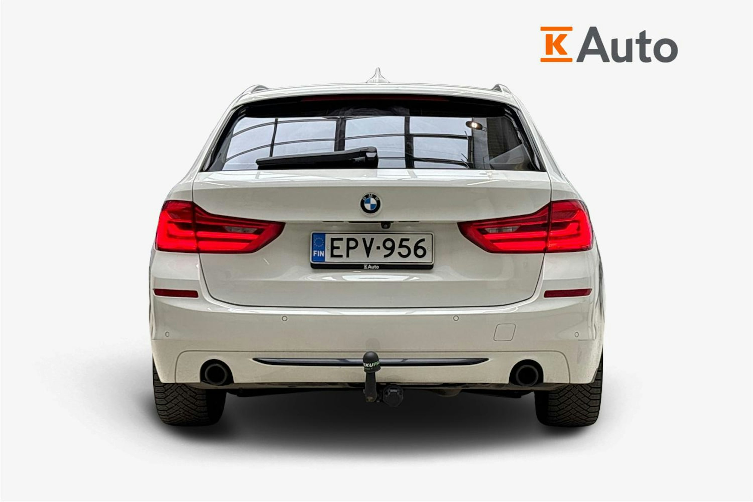 valkoinen BMW 518 2019 kuva 3.