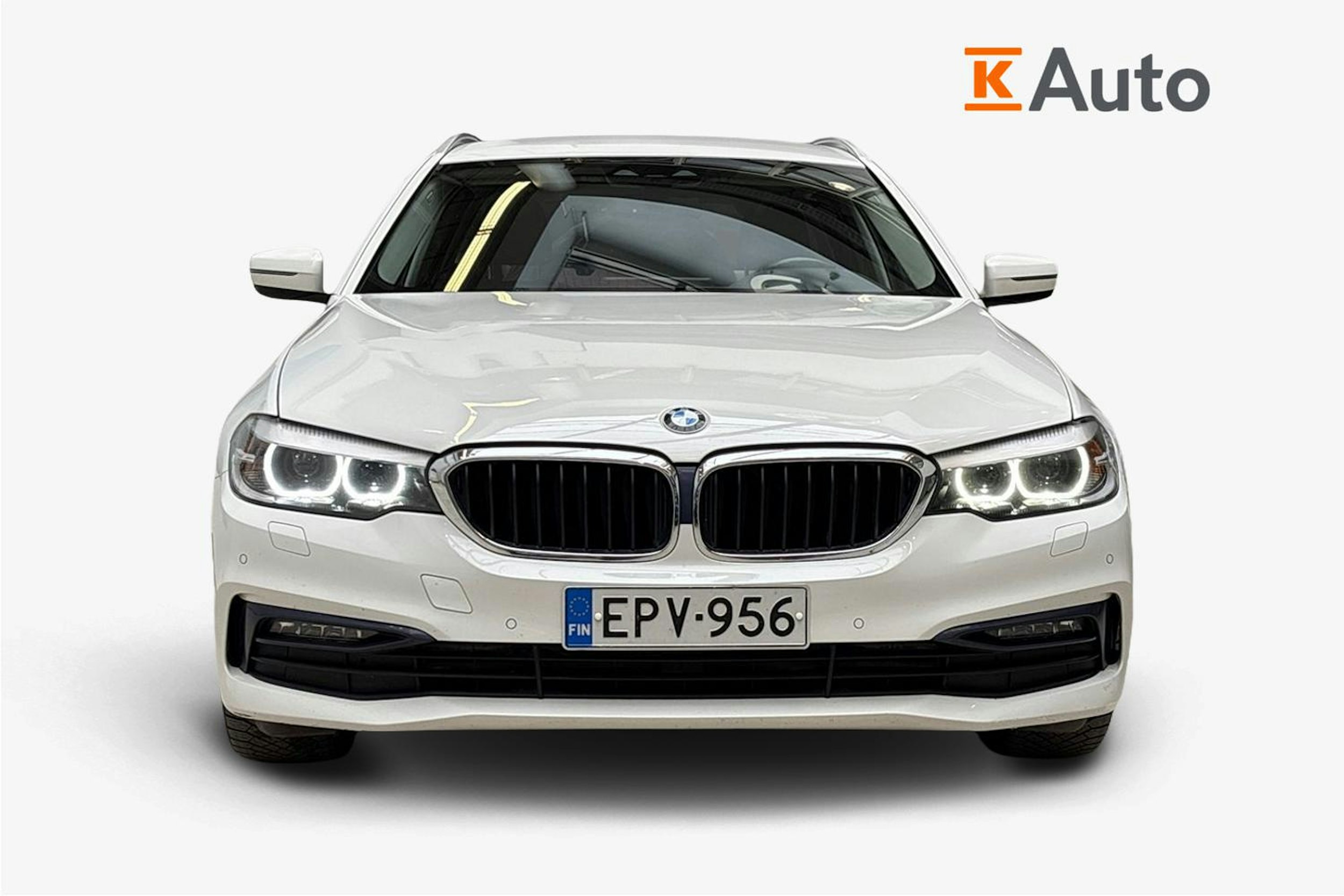 valkoinen BMW 518 2019 kuva 4.