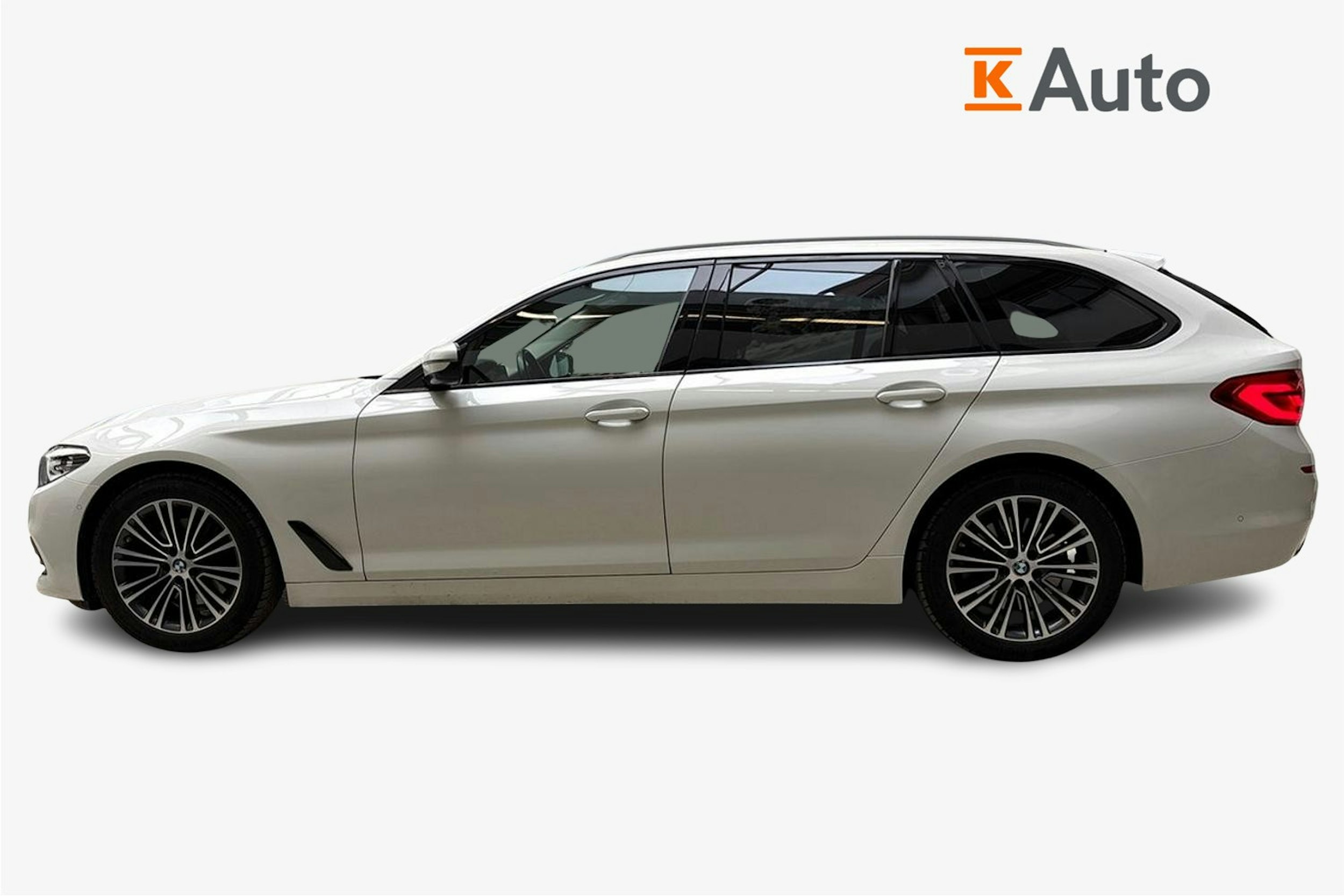 valkoinen BMW 518 2019 kuva 5.