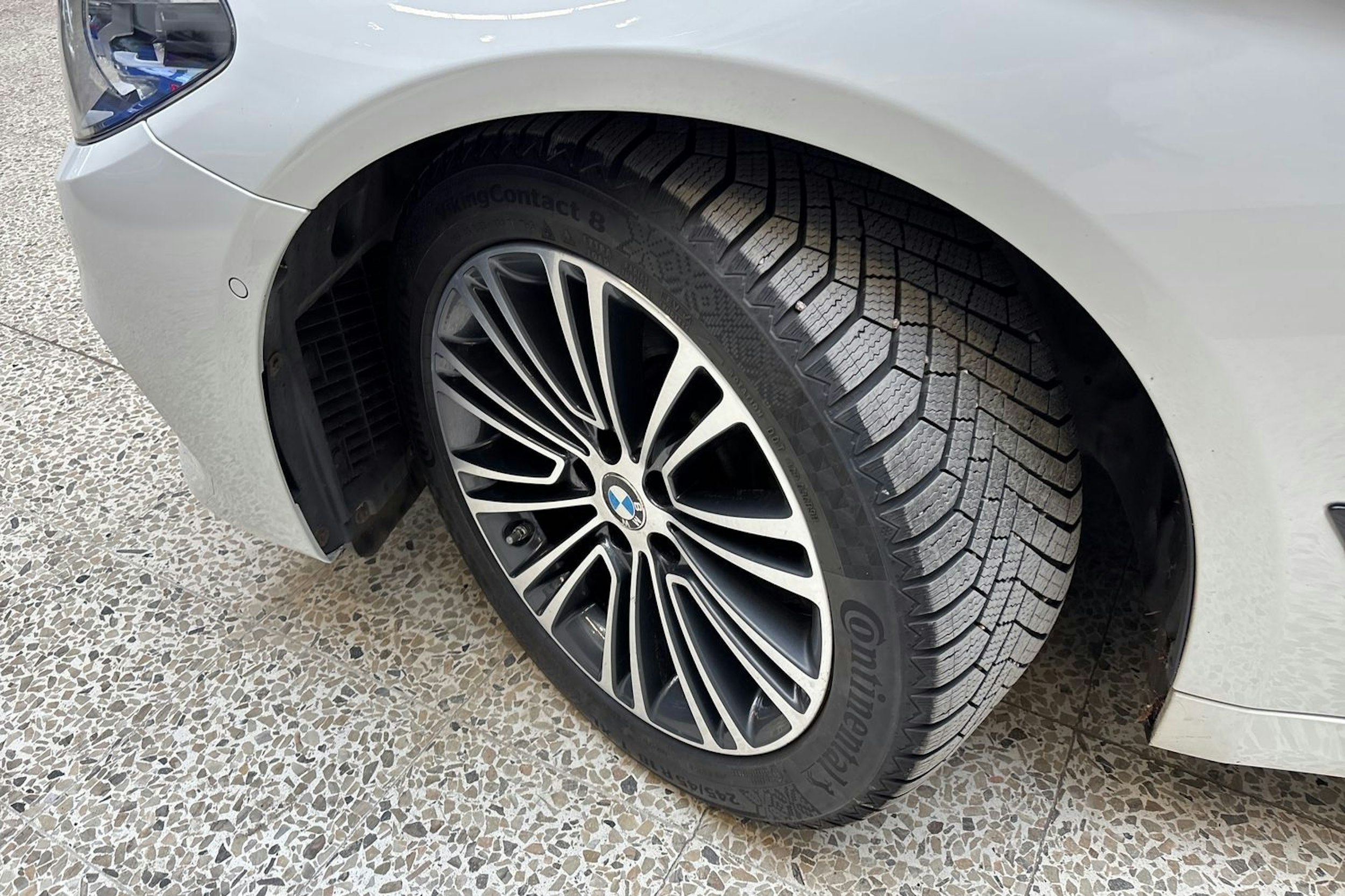 valkoinen BMW 518 2019 kuva 10.