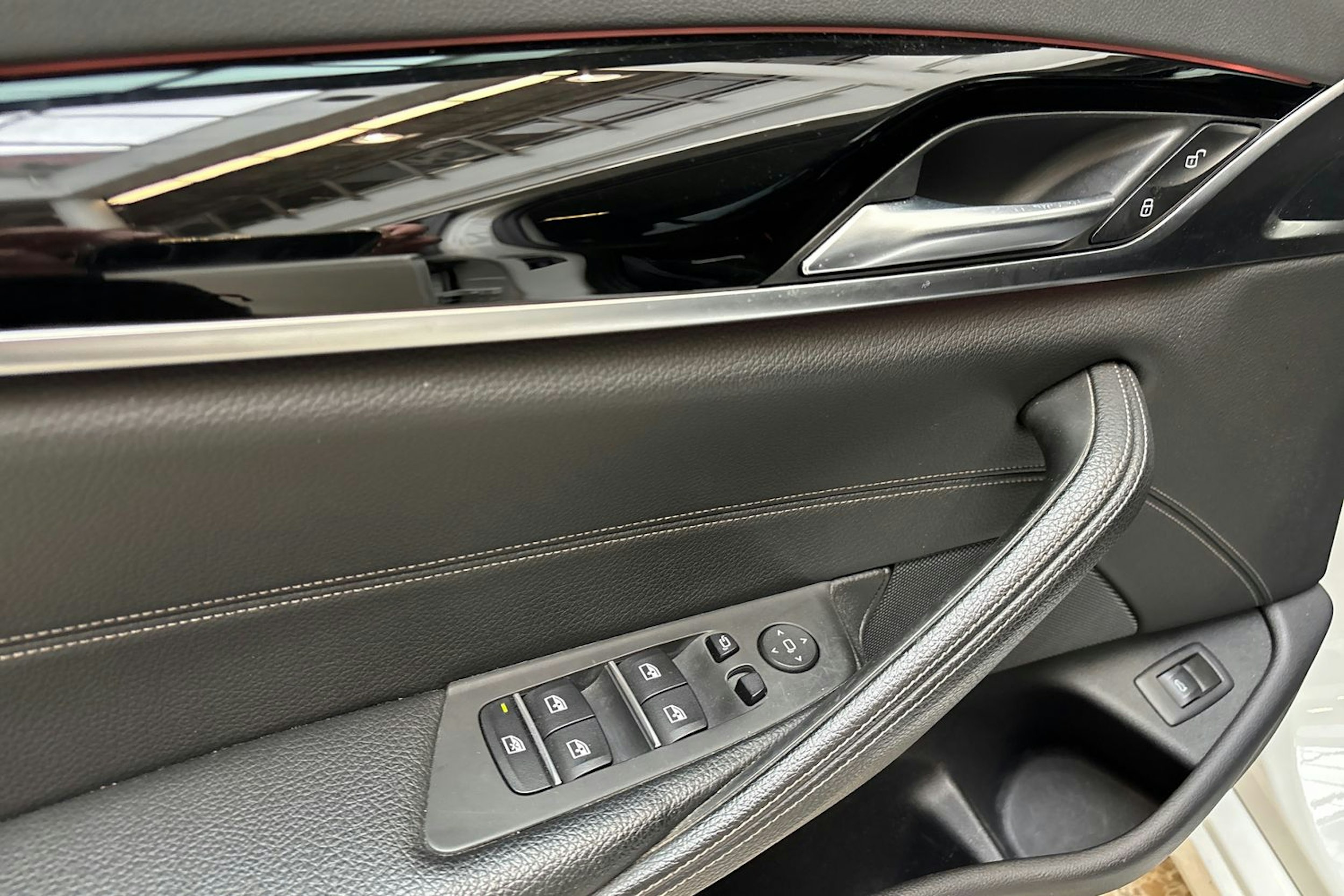 valkoinen BMW 518 2019 kuva 15.