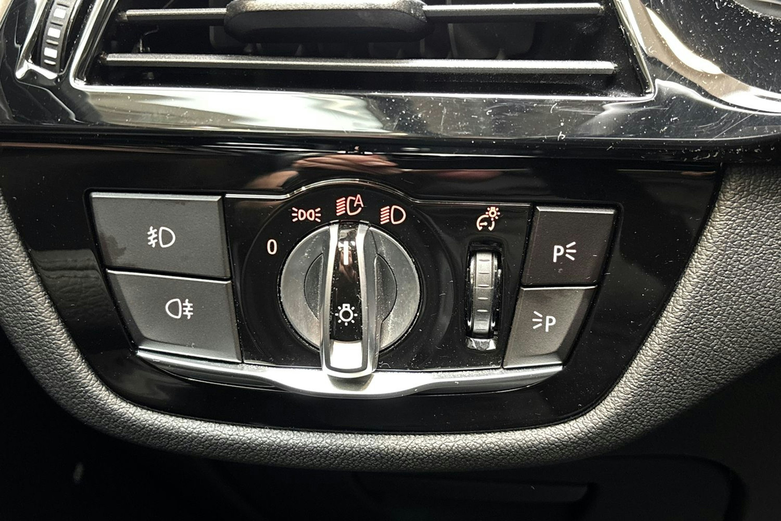 valkoinen BMW 518 2019 kuva 17.