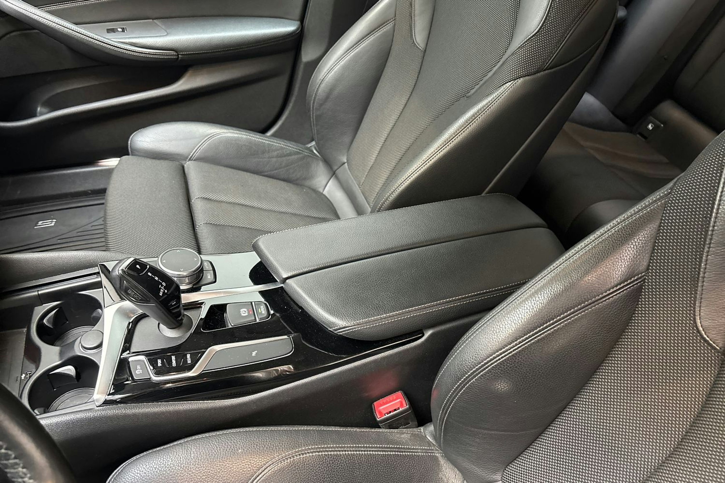 valkoinen BMW 518 2019 kuva 28.