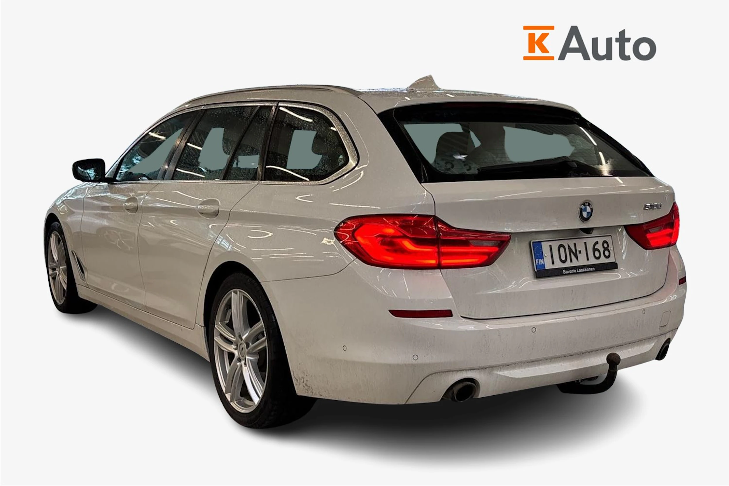 valkoinen BMW 518 2019 kuva 2.