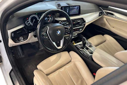 valkoinen BMW 518 2019 kuva 3.