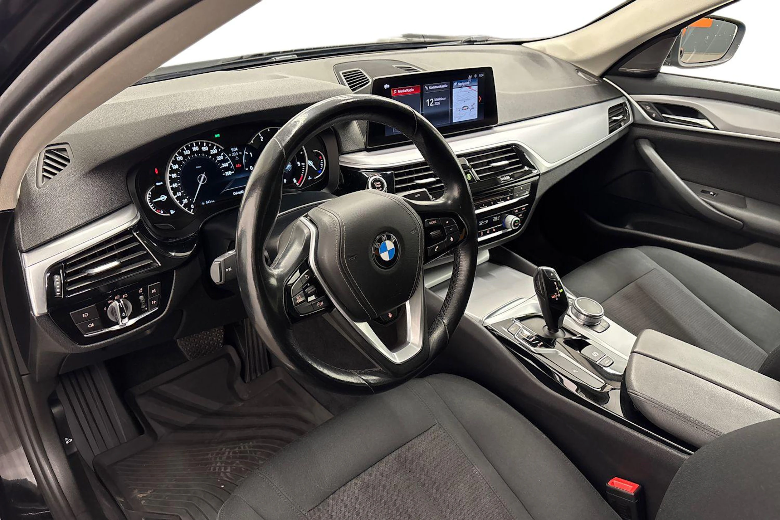 musta BMW 518 2019 kuva 6.