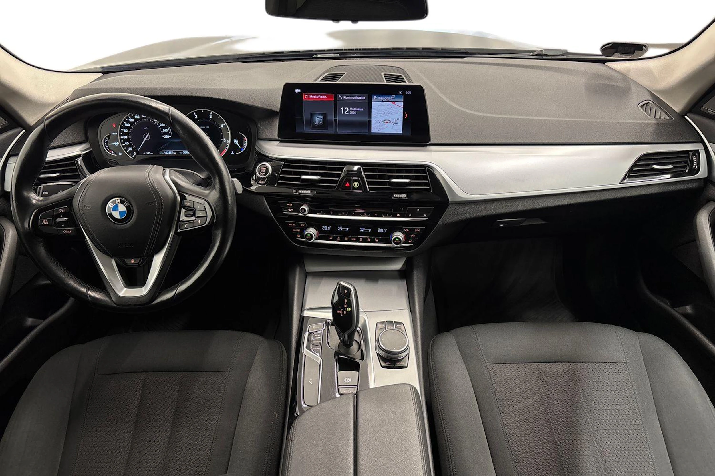 musta BMW 518 2019 kuva 7.