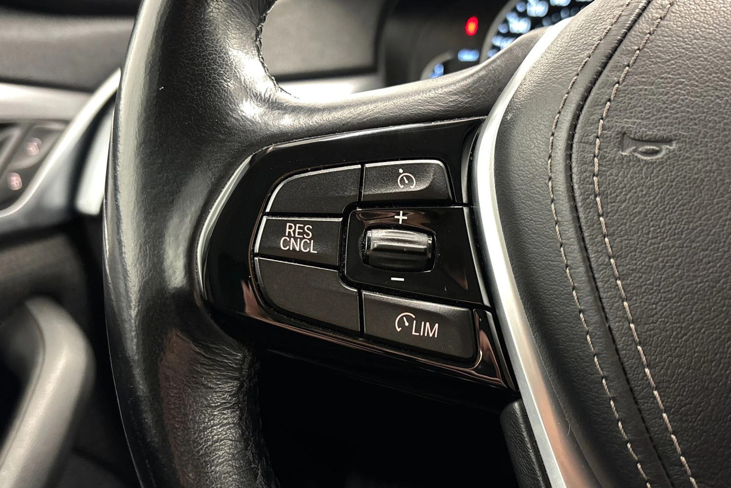 musta BMW 518 2019 kuva 14.