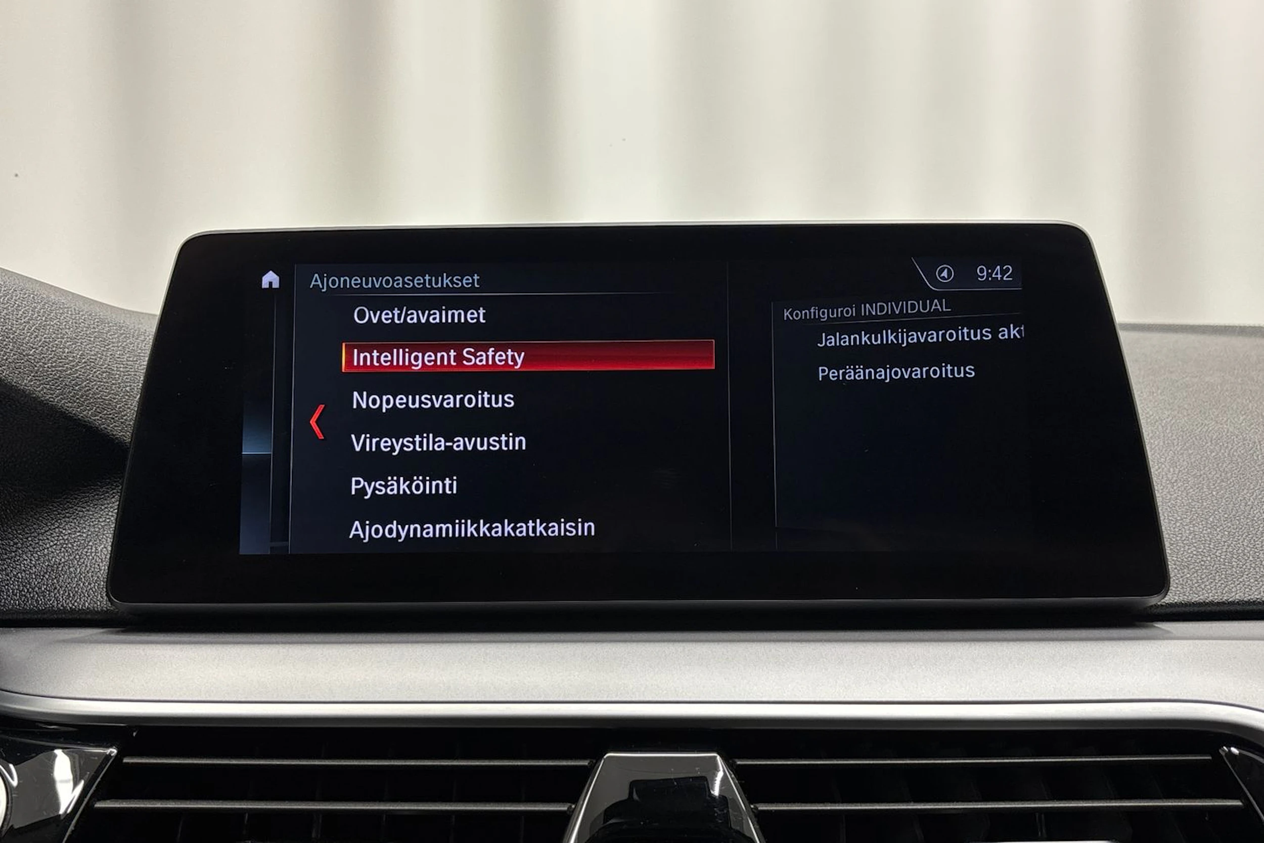 musta BMW 518 2019 kuva 21.