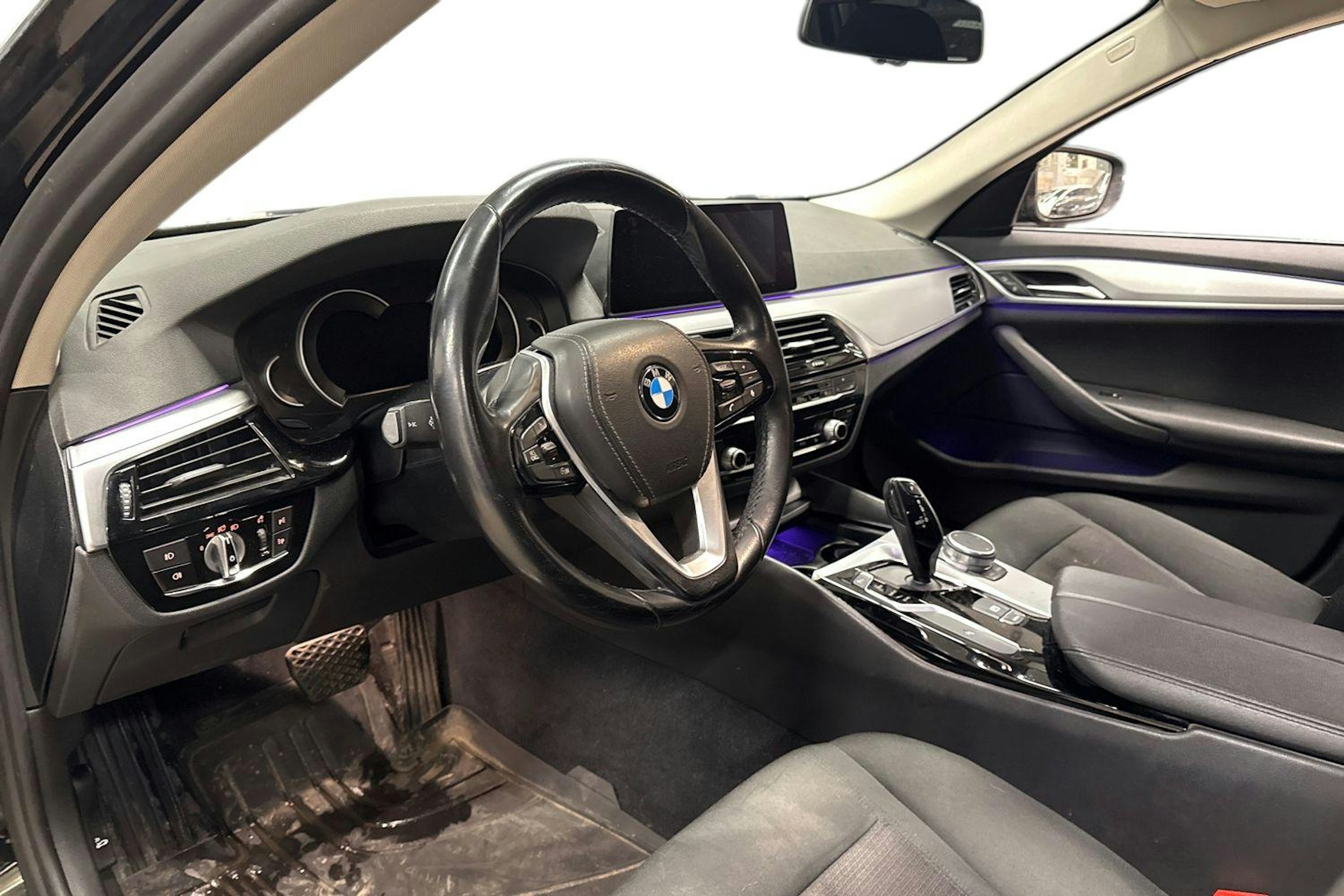 musta BMW 518 2019 kuva 3.