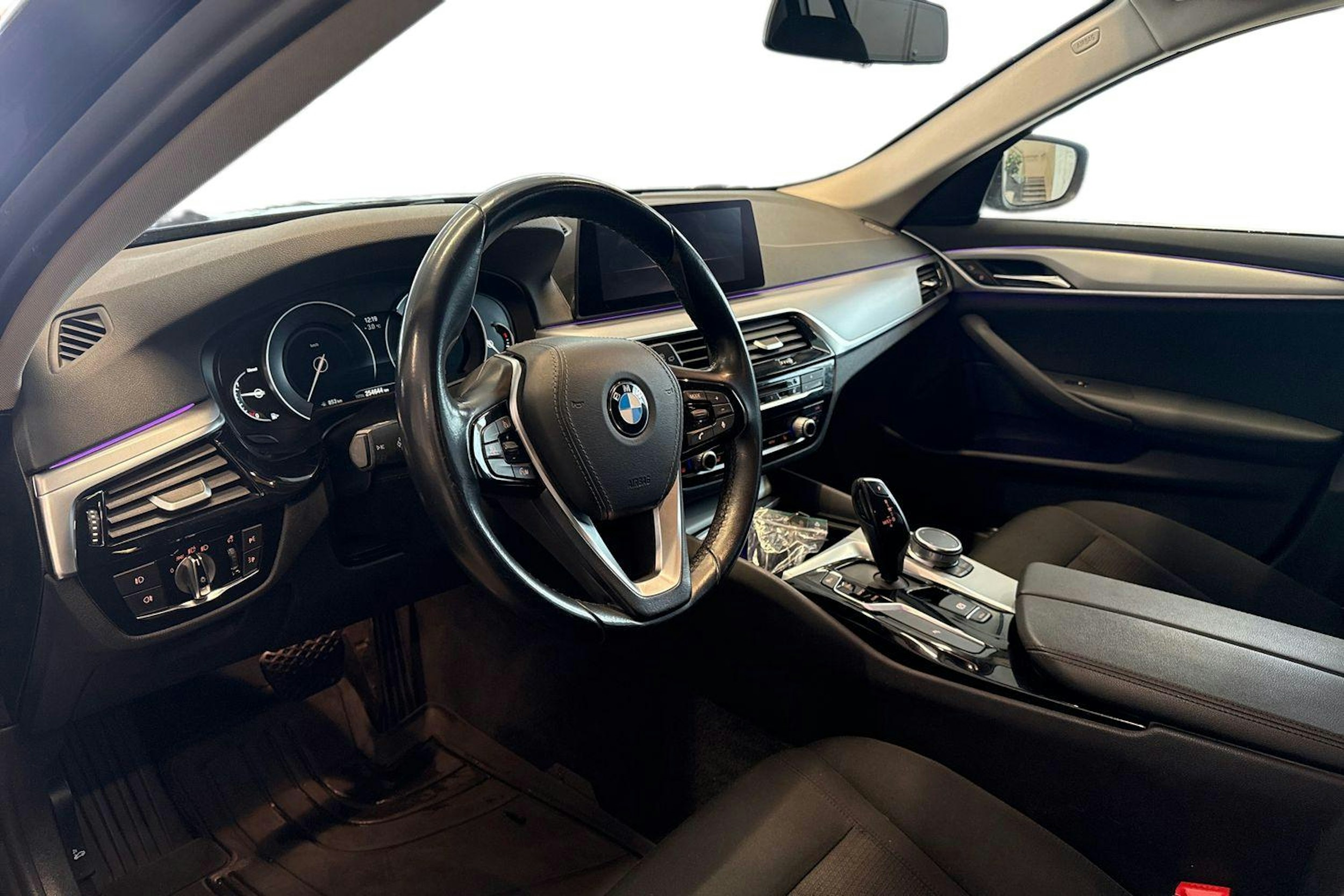 musta BMW 518 2019 kuva 7.