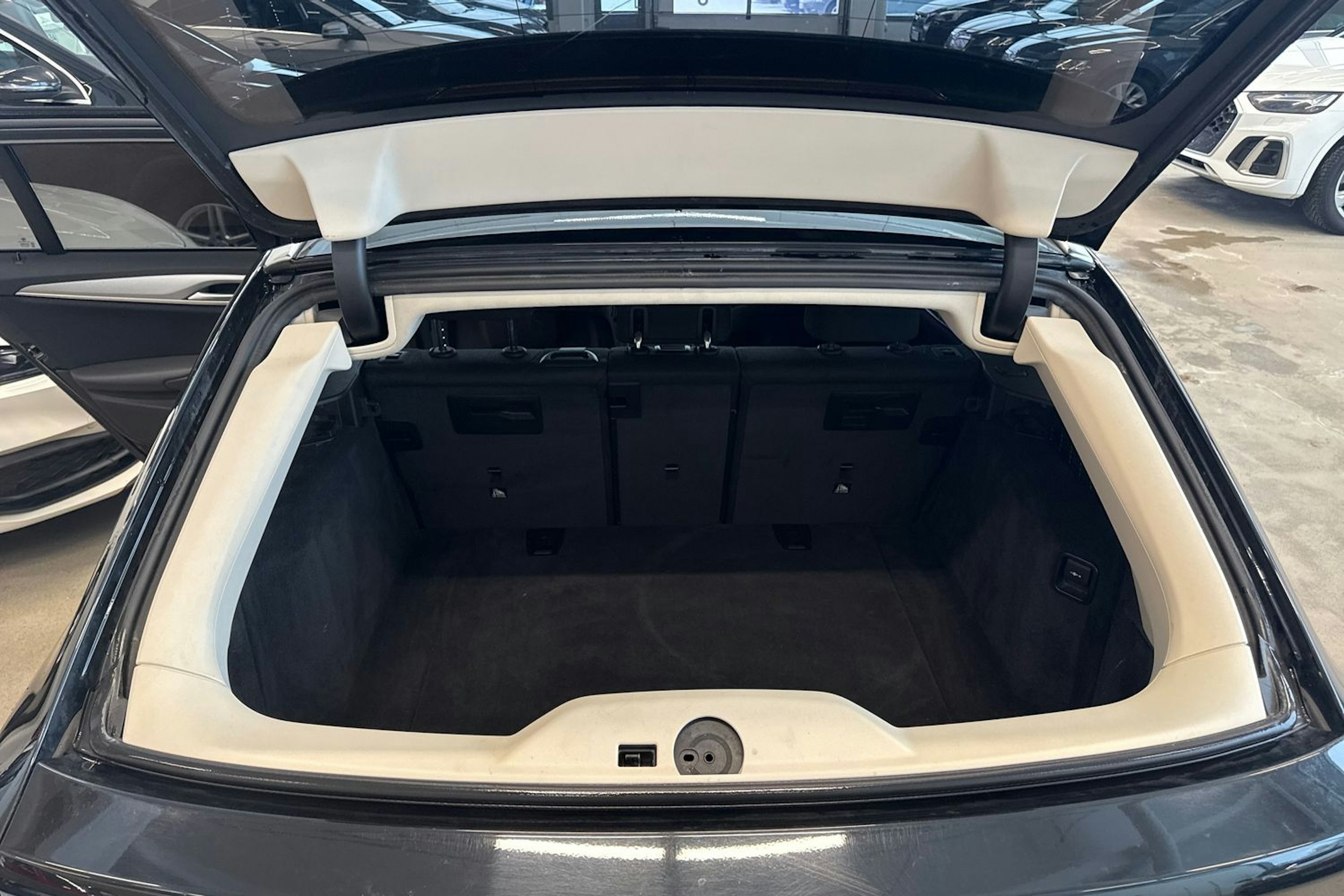 musta BMW 518 2019 kuva 16.