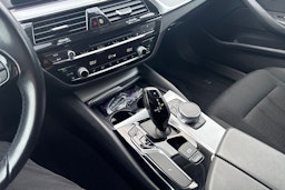 musta BMW 518 2019 kuva 22.