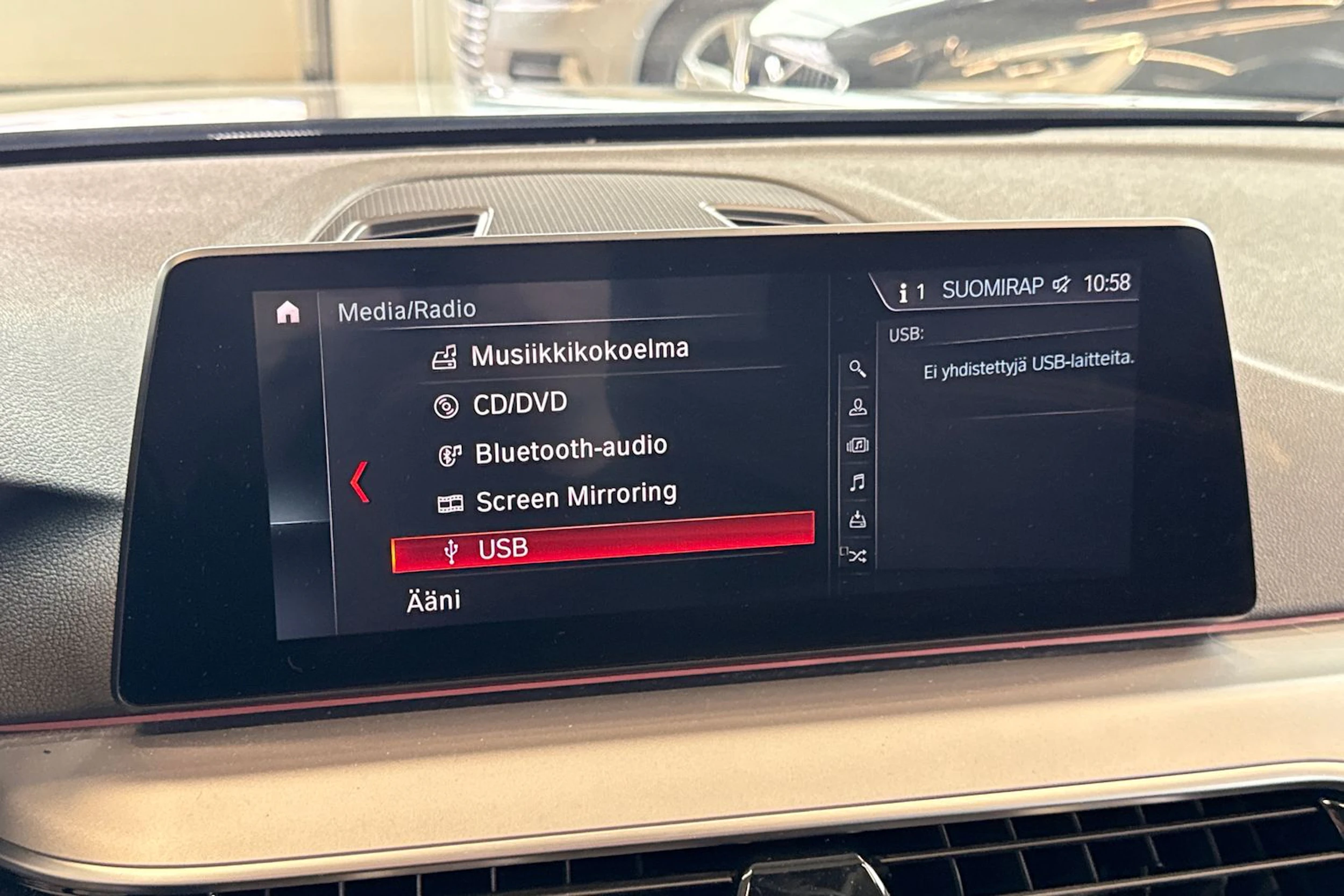 musta BMW 518 2019 kuva 30.