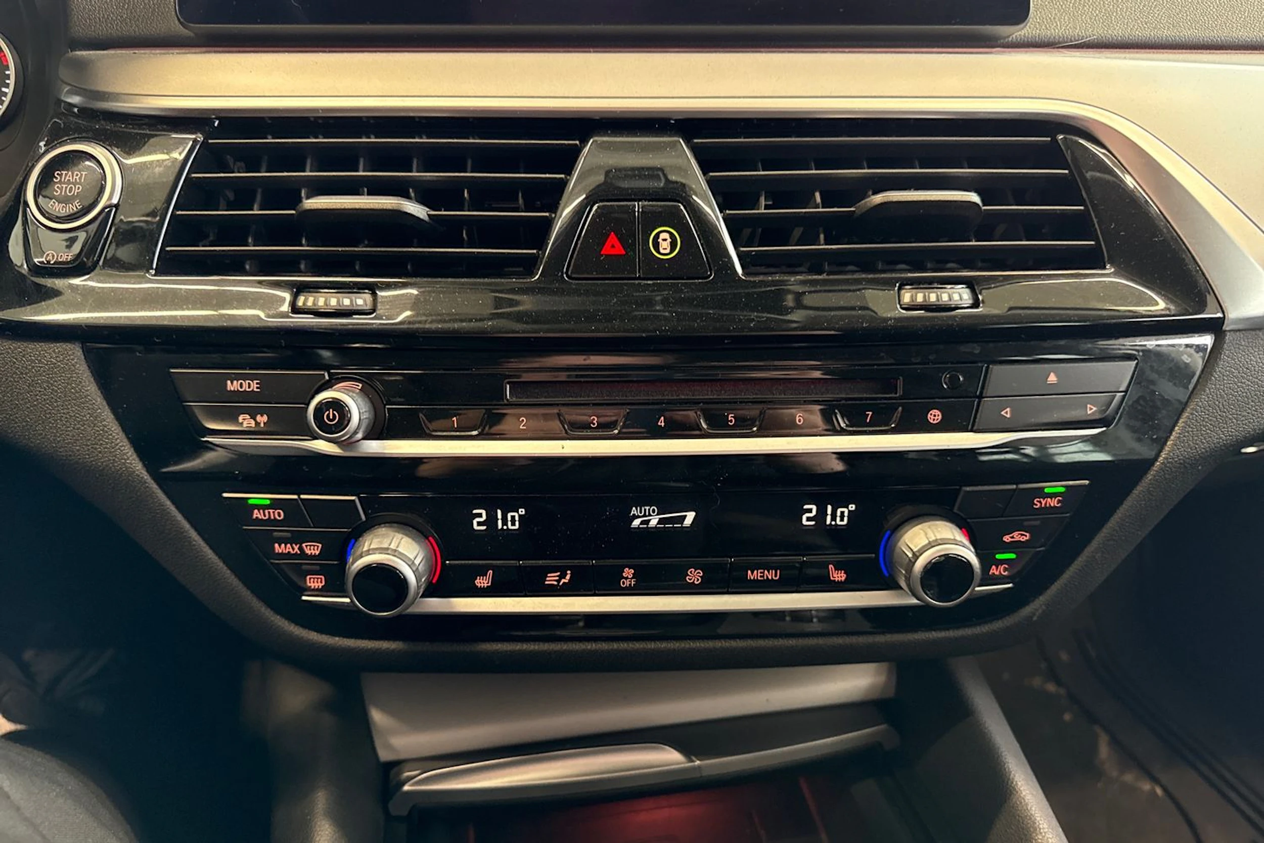 musta BMW 518 2019 kuva 32.