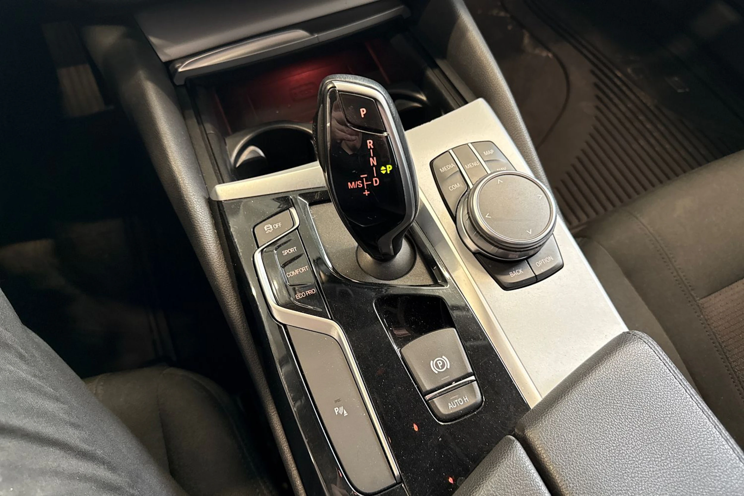 musta BMW 518 2019 kuva 33.