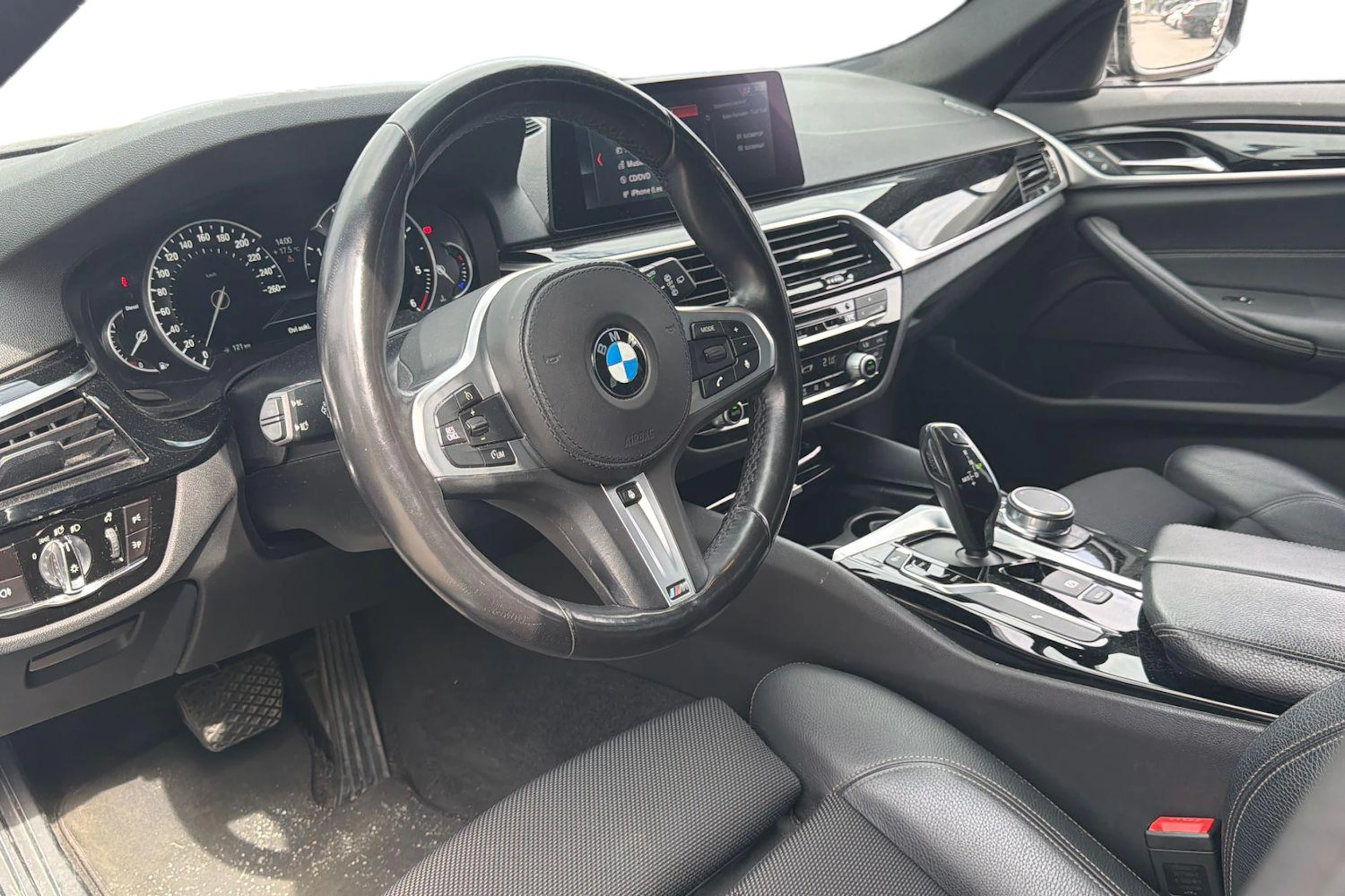ruskea (beige) BMW 518 2020 kuva 3.