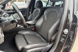 ruskea (beige) BMW 518 2020 kuva 4.
