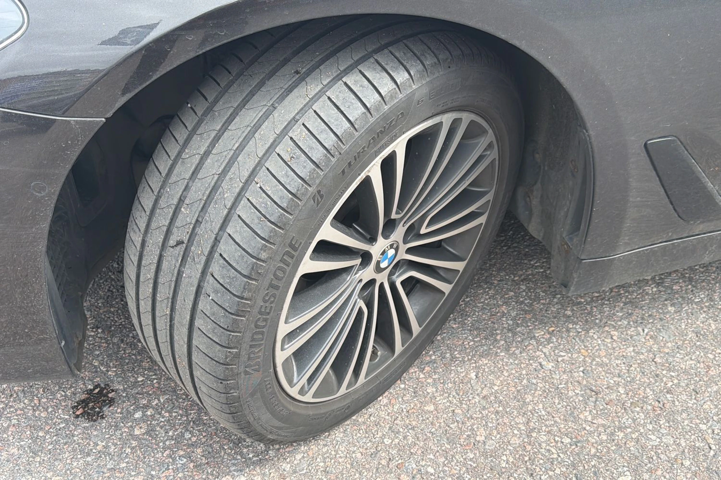 ruskea (beige) BMW 518 2020 kuva 8.