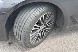 ruskea (beige) BMW 518 2020 kuva 8.