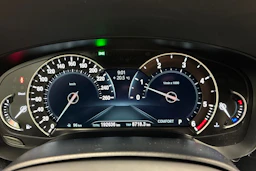 ruskea (beige) BMW 518 2020 kuva 13.