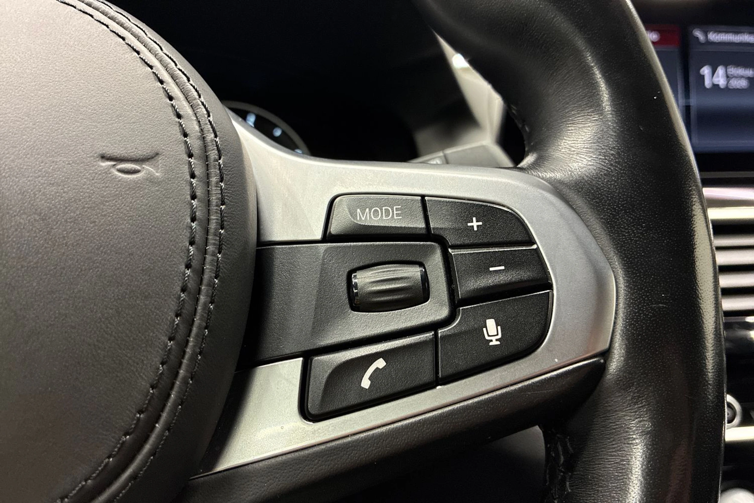 ruskea (beige) BMW 518 2020 kuva 15.