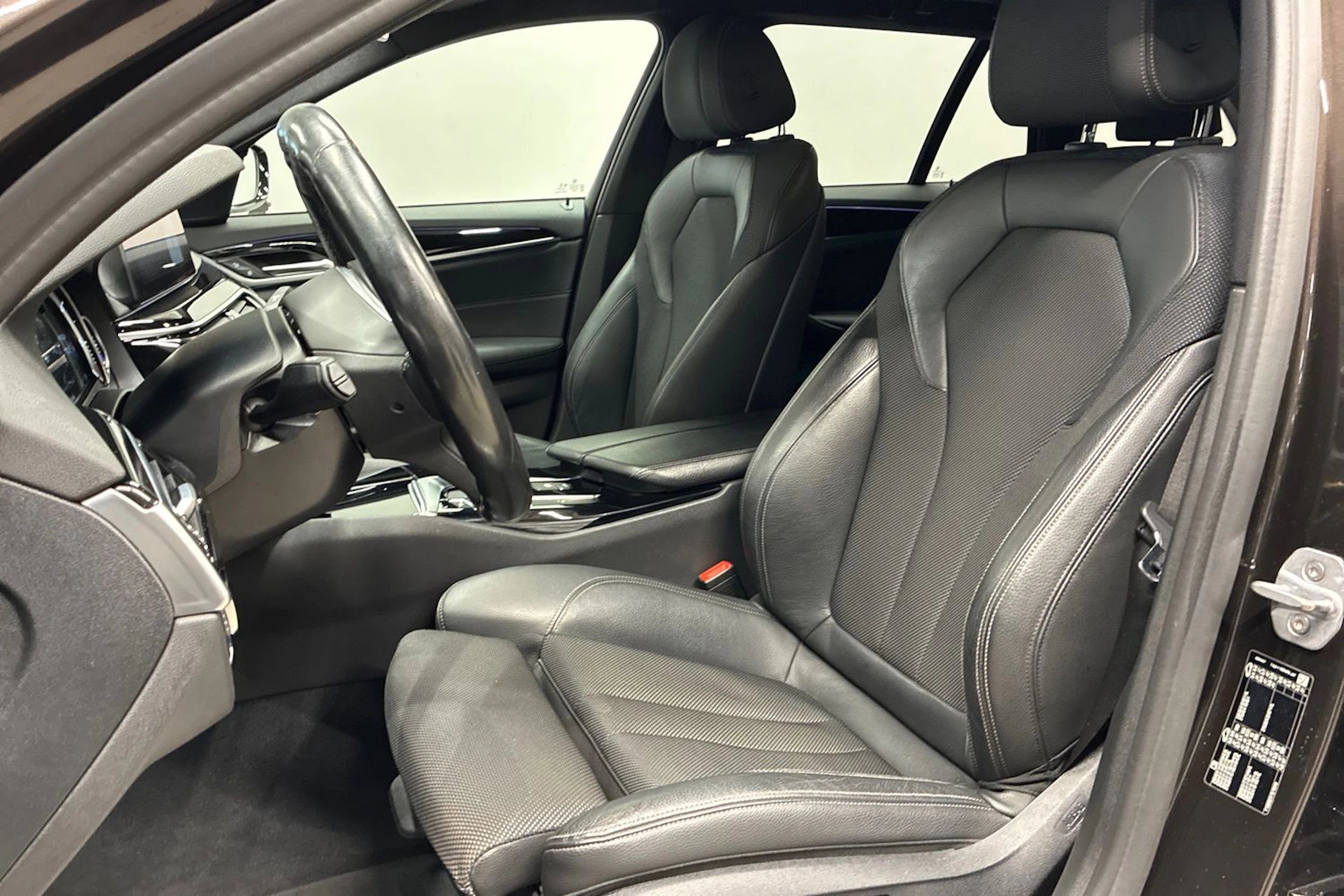 ruskea (beige) BMW 518 2020 kuva 26.