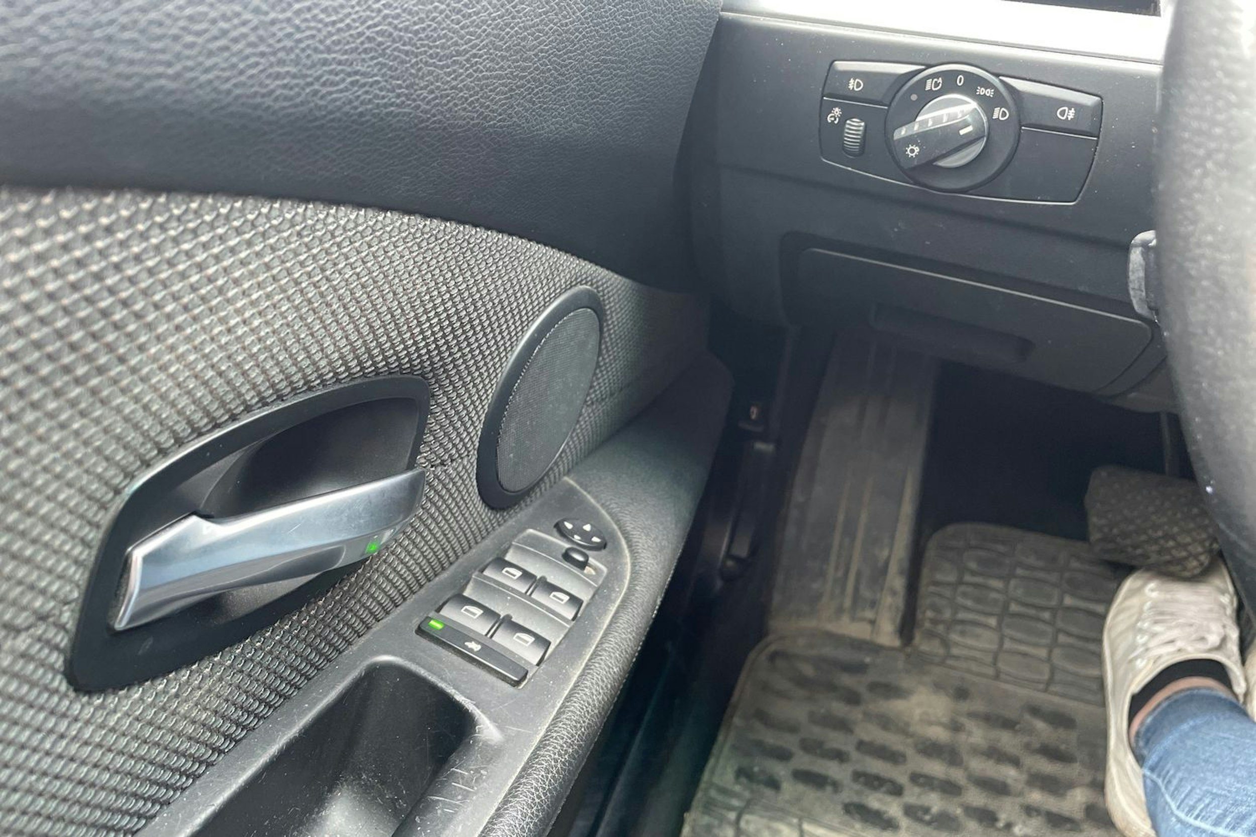 Musta BMW 520 2007 kuva 19.