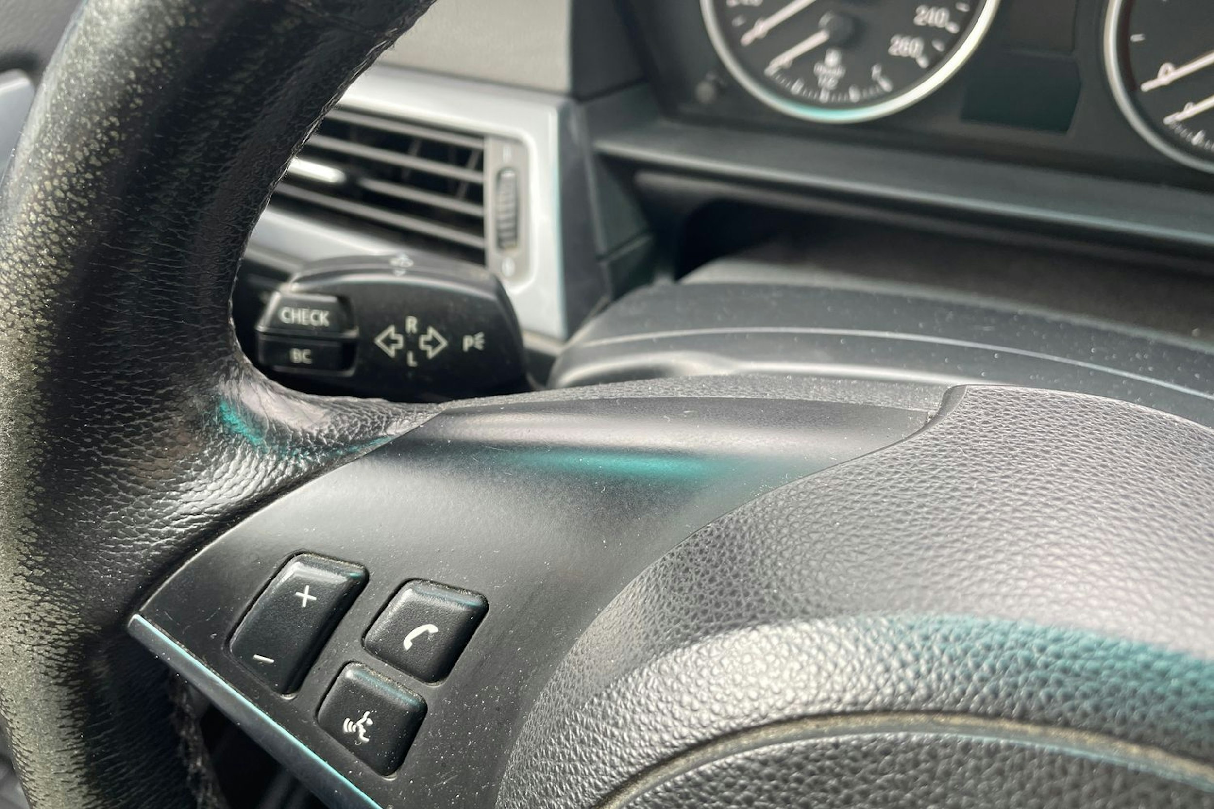 Musta BMW 520 2007 kuva 21.