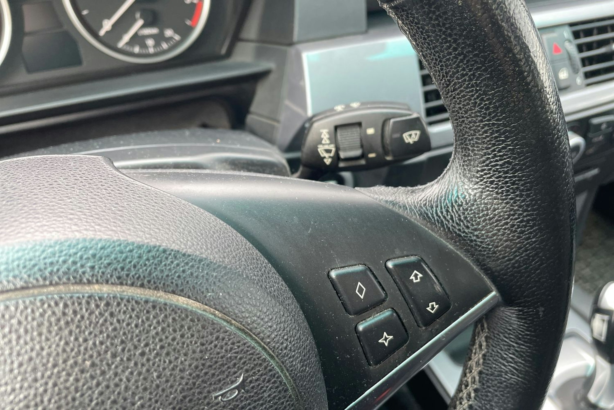 Musta BMW 520 2007 kuva 22.