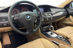 musta BMW 520 2007 kuva 6.