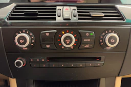 musta BMW 520 2007 kuva 22.