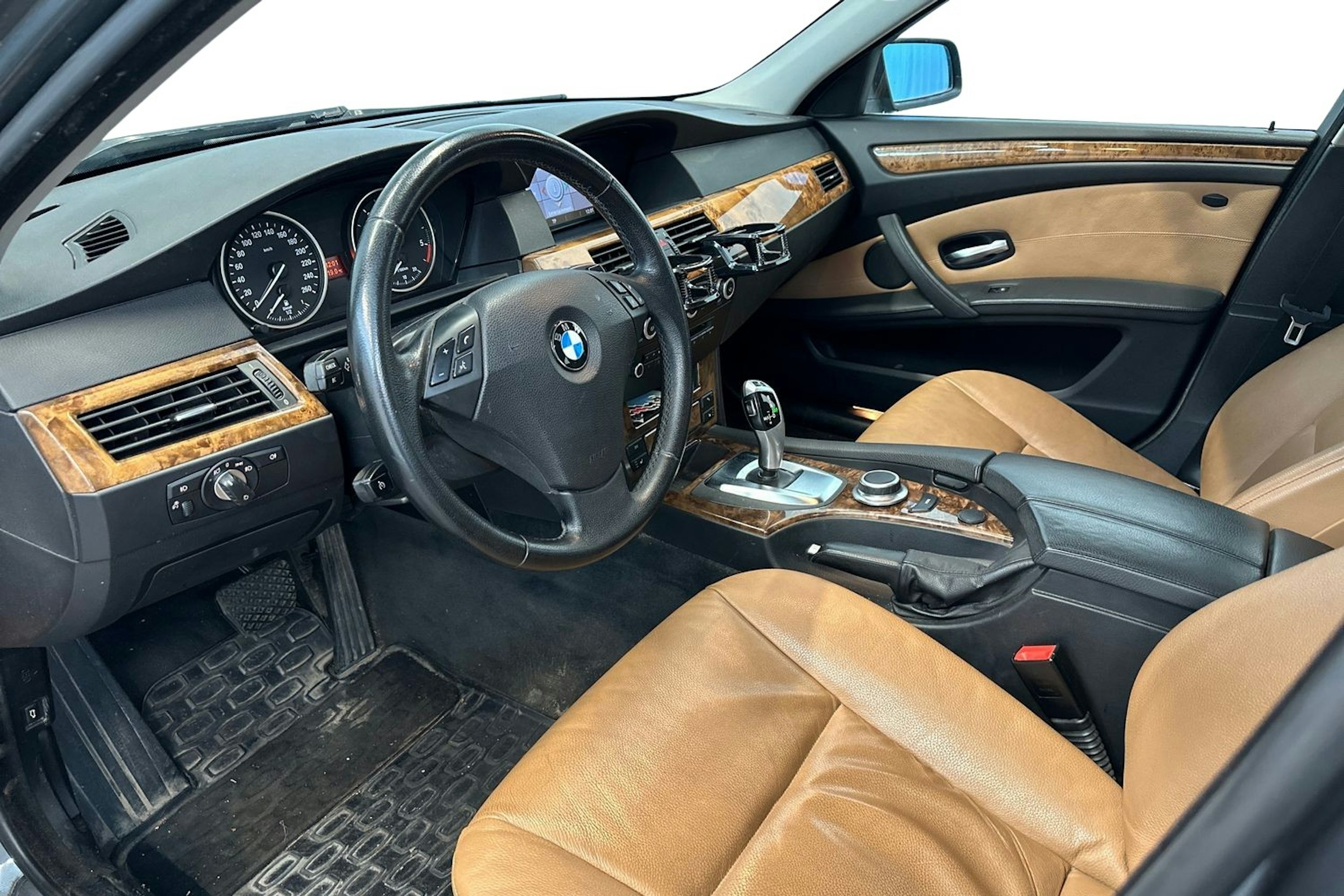 harmaa BMW 520 2008 kuva 3.