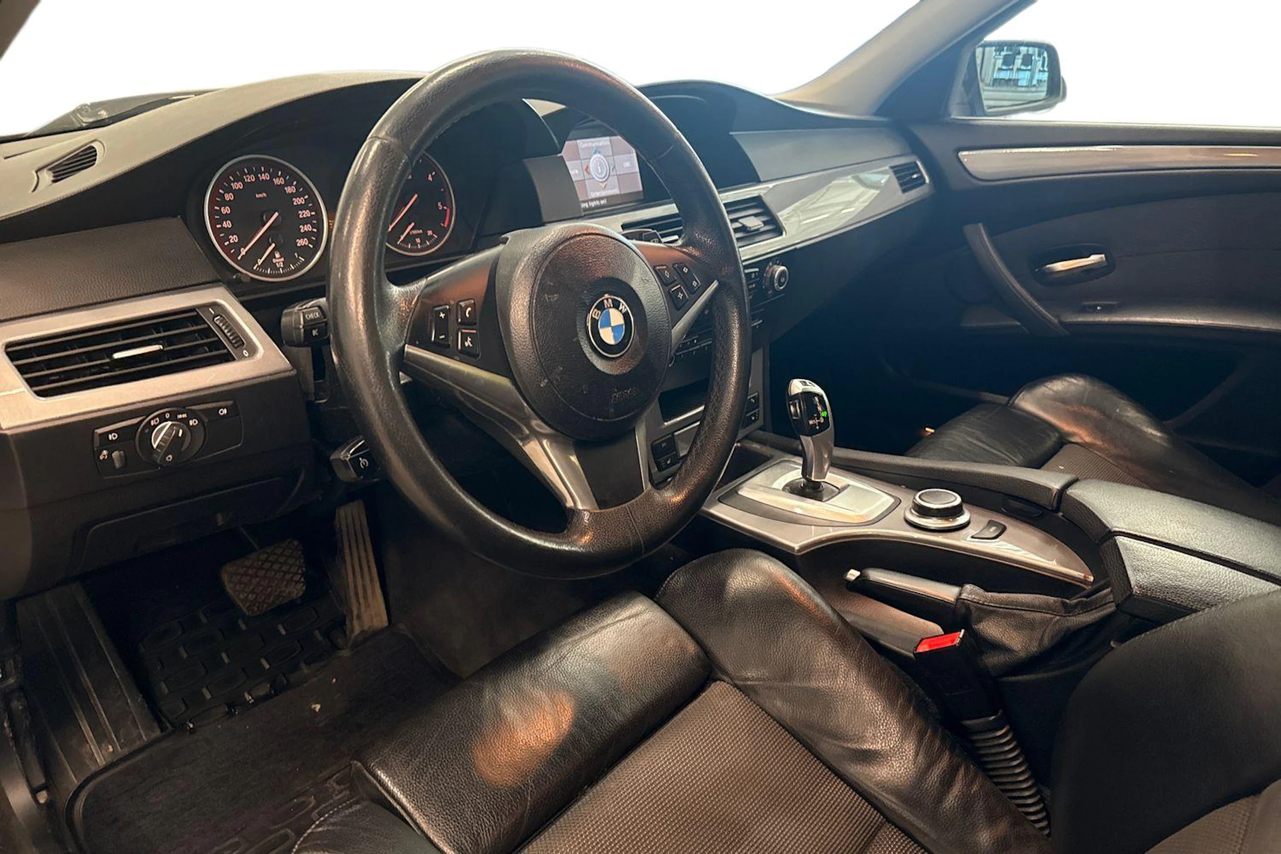 harmaa BMW 520 2008 kuva 8.