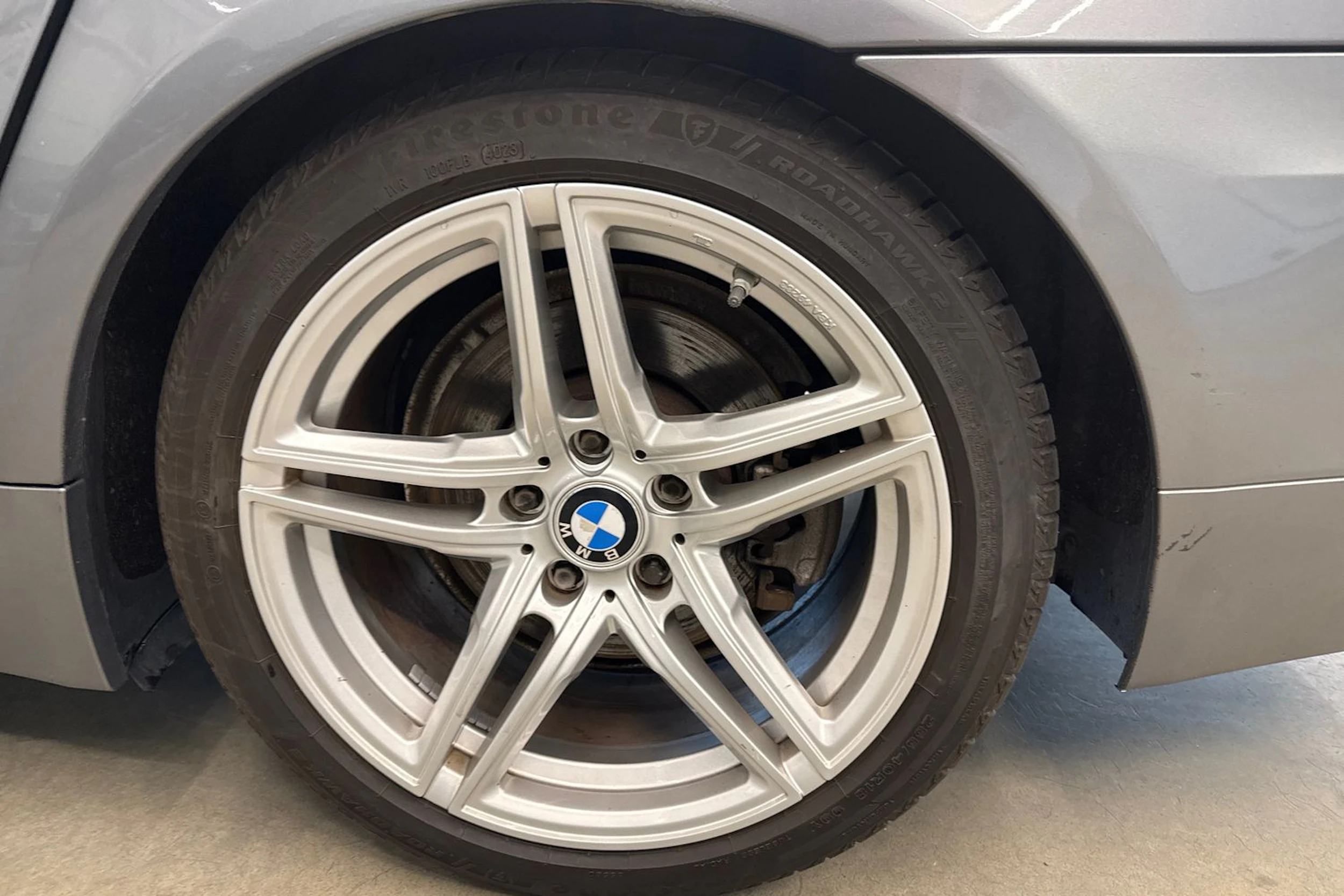 harmaa BMW 520 2008 kuva 13.
