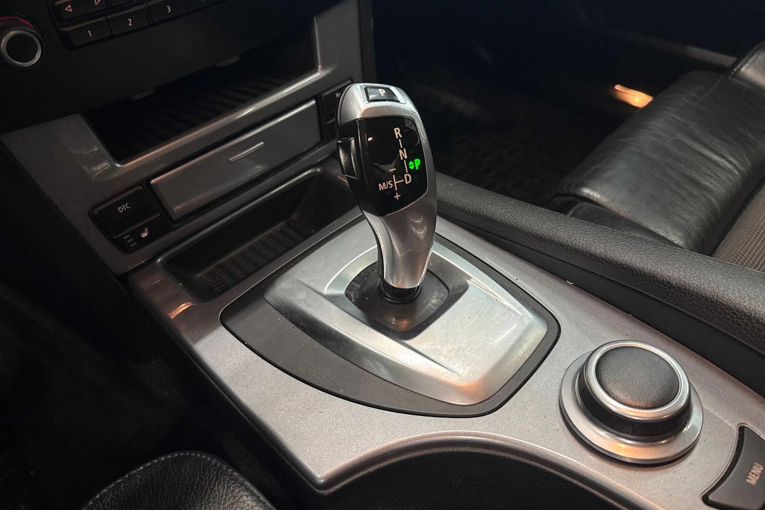 harmaa BMW 520 2008 kuva 19.